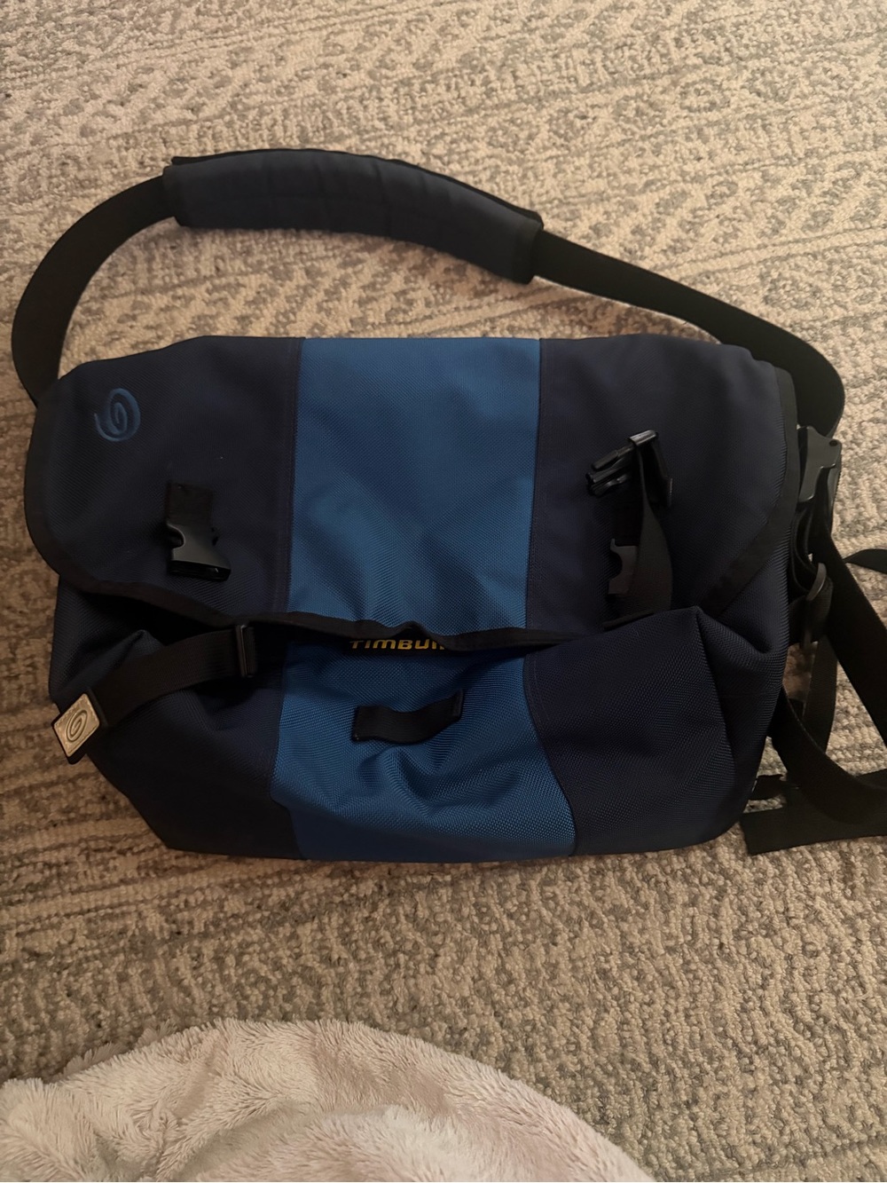 Timbuk2 Two-Tone Navy & Royal Blue Messenger Bag
large 28 L 
18.5” w 13.8” tall